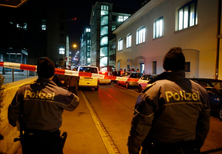 Police stand outside an Islamic center in central Zurich, Switzerland December 19, 2016. REUTERS/Arnd Wiegmann  - RTX2VPK4
